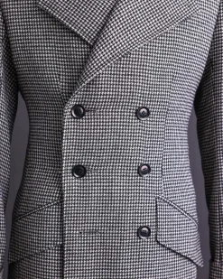 The Gravesend 2 Coat vs 1