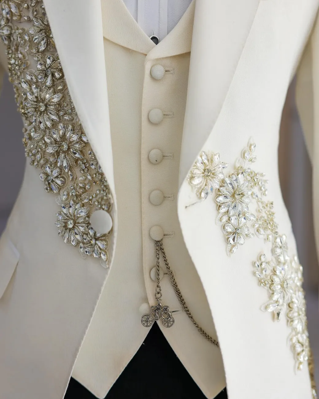 The unaltered Suit 2