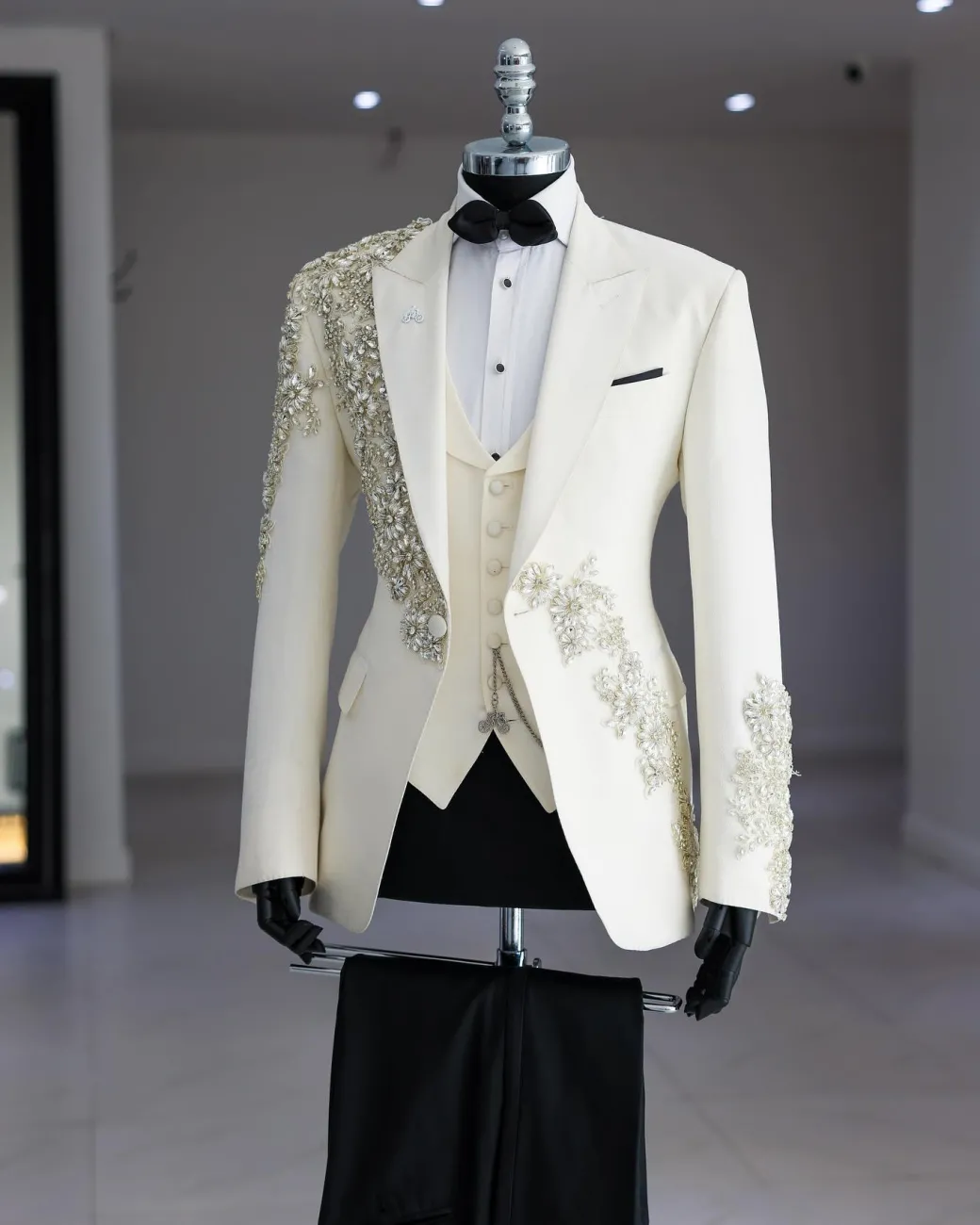 The unaltered Suit 2